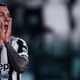 ユヴェントス監督、試合中に味方の尻を蹴る！謎キックされた選手は苦悶 画像