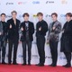 EXO、契約解除通知のメンバーも共に撮影へ 空港での姿が話題 画像