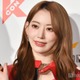 LE SSERAFIM・SAKURA、ミニ丈コーデで美脚大胆披露「スタイル良すぎ」「すごく綺麗」の声続々 画像