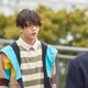 FANTASTICS中島颯太、映画初出演で心優しき“めがね男子”好演 新たな魅力開花の新場面写真解禁【逃走中 THE MOVIE】 画像