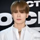 入隊のNCTジェヒョン、丸刈り姿披露 散髪中の様子も公開 画像