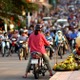 【ベトナムで…】バイクが多くて道を渡れない！？すると「君が…」現地の人のアドバイスに驚き 画像