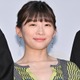 【紅白本番】伊藤沙莉、ほっそり二の腕際立つセットアップ姿披露 橋本環奈との“対比”も話題 画像