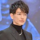 佐藤健、無精髭生やしたオフショット公開「ワイルドで素敵」「色気がダダ漏れ」と反響続々 画像