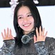 山本舞香、美背中ざっくりドレスで渋谷登場 夫・マイファスHiroとの“お花見予定”は？ 画像