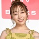 須田亜香里、ミニスカ姿で美脚スラリ 入浴ショットも公開「セクシー」「スタイル抜群」 画像