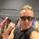 長渕剛、次男・ReNとの親子ショットが話題「お父さんの若い頃にそっくり」「貴重」 画像