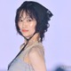 山下美月、シースルーキャミがセクシー ヘッドドレスでキュートに【GirlsAward 2025SS】 画像