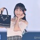 SKE48井上瑠夏、肩開きトップスで上品な雰囲気 目元にラメ輝く【GirlsAward 2025SS】 画像