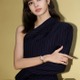 BLACKPINKリサ、大胆衣装で美背中披露「セクシー」「美しすぎる」と話題 画像