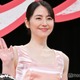 長澤まさみ、美デコルテ輝くドレス姿 撮影中のエピソード告白に観客ざわつく【ドールハウス】 画像