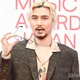 藤井 風、金髪×サングラス姿で色気放出 報道陣へのサービス精神溢れる【MUSIC AWARDS JAPAN】 画像