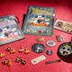 東京ディズニーシー「ビッグバンドビート」の新作グッズ、ミッキーのドラム演奏姿のミニスナックケースも 画像