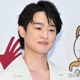 尾崎裕哉、父・尾崎豊さんとカラオケで“共演”「I LOVE YOU」歌唱に森三中が涙 画像