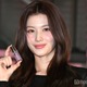 TWICEサナ、ミニ丈から圧巻の脚線美披露 表参道ヒルズに登場 画像