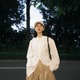 「足綺麗」のん、ほっそり美脚のミニ丈私服コーデに反響「スタイル抜群」「異次元のオシャレ」 画像
