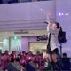 今夏で芸能界引退の道重さゆみ、ファンに囲まれた笑顔のリリイベSHOTに反響「幸せな空間」「衣装かわいいっ」 画像