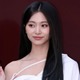 TWICEツウィ、ミニ丈レース衣装でほっそり美脚披露「見惚れる」「理想のスタイル」の声 画像