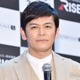 岡田圭右「4歳息子も興味津々」子どもとの読書タイム公開 読んでいる“本”にも注目集まる 画像