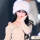 YouTuberさくら、フリルスカート×ルーズソックスで美脚見せ 秋っぽコーデで登場【関コレ2025A/W】 画像