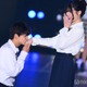「今日好き」“けんみあカップル”中村健太朗、藤田みあの手の甲にキス＆ハグでラブラブランウェイ【関コレ2025A/W】 画像