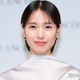 戸田恵梨香、美背中輝く光沢ドレス姿披露 圧巻のオーラ放つ 画像