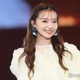村瀬紗英、色白美脚際立つミニワンピ姿「綺麗すぎ」「美人さん」とファン絶賛 画像