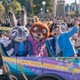 上戸彩、ディズニーランドにサプライズ登場 SPグリーティングに歓声 画像