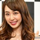 川崎希、長男＆次女の顔出し密着ショット公開 兄妹の距離感に「両親そっくり」「尊い」の声 画像