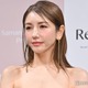 美香、ミニスカートとタイツを合わせた冬コーデ披露「脚長くて綺麗」「リアルバービー」の声 画像