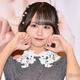 ≠ME尾木波菜、スラリ美脚輝く裸足のオールホワイトコーデ披露にファン悶絶「脚が綺麗すぎるよ」「可愛さが爆発してる」 画像