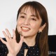 矢田亜希子、ざっくりスリットから美脚チラリ「大人の魅力」「色っぽい」と反響 画像