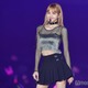 BLACKPINKリサ、全身シースルードレスで美スタイル透ける「凄い衣装」「異次元のオーラ」と反響 画像