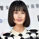 橋本愛、美デコルテ際立つベアトップ姿披露に視線集中「ため息が出る美しさ」「もはや芸術品」 画像