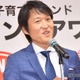 千原ジュニア、レトロ感満載の愛車車内公開「旧車ならではの雰囲気が素敵」「細ハンドルがおしゃれ」と反響 画像