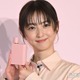 佐々木希、新生活の苦い思い出明かす ピンクシャツ×チェックミニスカで登場【BURBERRY HER SAKURA JOURNEY】 画像