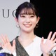 足立梨花、ミニスカから美脚際立つ「オシャレすぎます」「さすがの着こなし」 画像