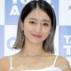 第1子妊娠中のみちょぱ、美脚際立つプールサイドショット公開「お腹ふっくらしてて尊い」「健康的な美ボディ」の声 画像