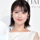 浜辺美波「親友とプチ旅行」駅ホームプライベートショットに「普通にいてびっくり」「オーラ隠しきれてない」と驚きの声 画像