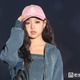 MINAMI、デニムミニワンピで美脚披露 キャップ×スニーカーでスポーティーな装い【サツコレ2026S/S】 画像