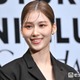 TWICEサナ、アンダーウェアチラ見せデニムコーデで圧巻美ウエスト輝く「くびれが美しすぎる」「女神」と反響続々 画像