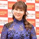 浅野ゆう子、美脚映える衣装姿に熱視線「オーラすごい」「美しすぎる」 画像
