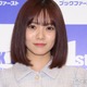 宮田愛萌、ツインテール×ミニワンピ姿で美脚スラリ「透明感が半端ない」「脚が真っ直ぐで綺麗すぎる」の声 画像