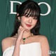 IVEウォニョン、美デコルテ輝くベアトップドレス姿に熱視線「圧巻のスタイル」「陶器のような肌に見惚れる」 画像