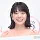岸井ゆきの、胸元ざっくりベアトップドレス姿「肌の透明感がすごい」「デコルテラインが美しい」と反響 画像