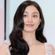 TWICEジヒョ、美くびれ際立つ衣装×スモーキーグリーンのアイメイク姿披露「鍛えられてて綺麗」「クールビューティー」 画像