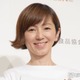 渡辺満里奈、蛍光ピンクスカートから美脚スラリ「スタイル良すぎてびっくり」「着こなせるのさすがです」と反響 画像