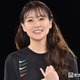 重盛さと美、胸元輝くオフショル×黒髪センター分けのショットに反響「セクシーでドキッとした」「綺麗なお姉さん」 画像