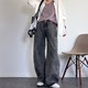 夏のモノトーンはダークグレーで軽めに。【GU】バレルジーンズを取り入れた脚長見えコーデ。【40代の毎日コーデ】 画像