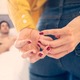 「普通のおばさん」なのに「実は不倫してる」女性ってこんな人。周囲が語る生の声は（前編） 画像